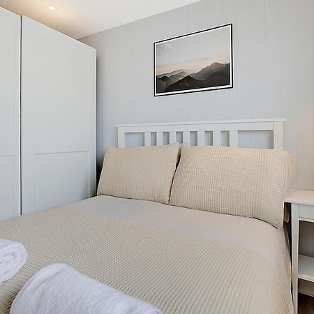 Quality Apartments Close To Tube ヘンドン エクステリア 写真