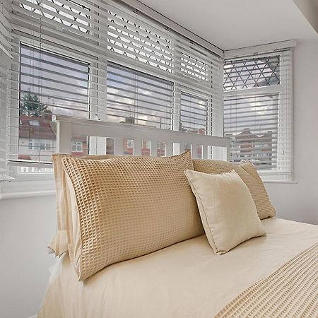 Quality Apartments Close To Tube ヘンドン エクステリア 写真