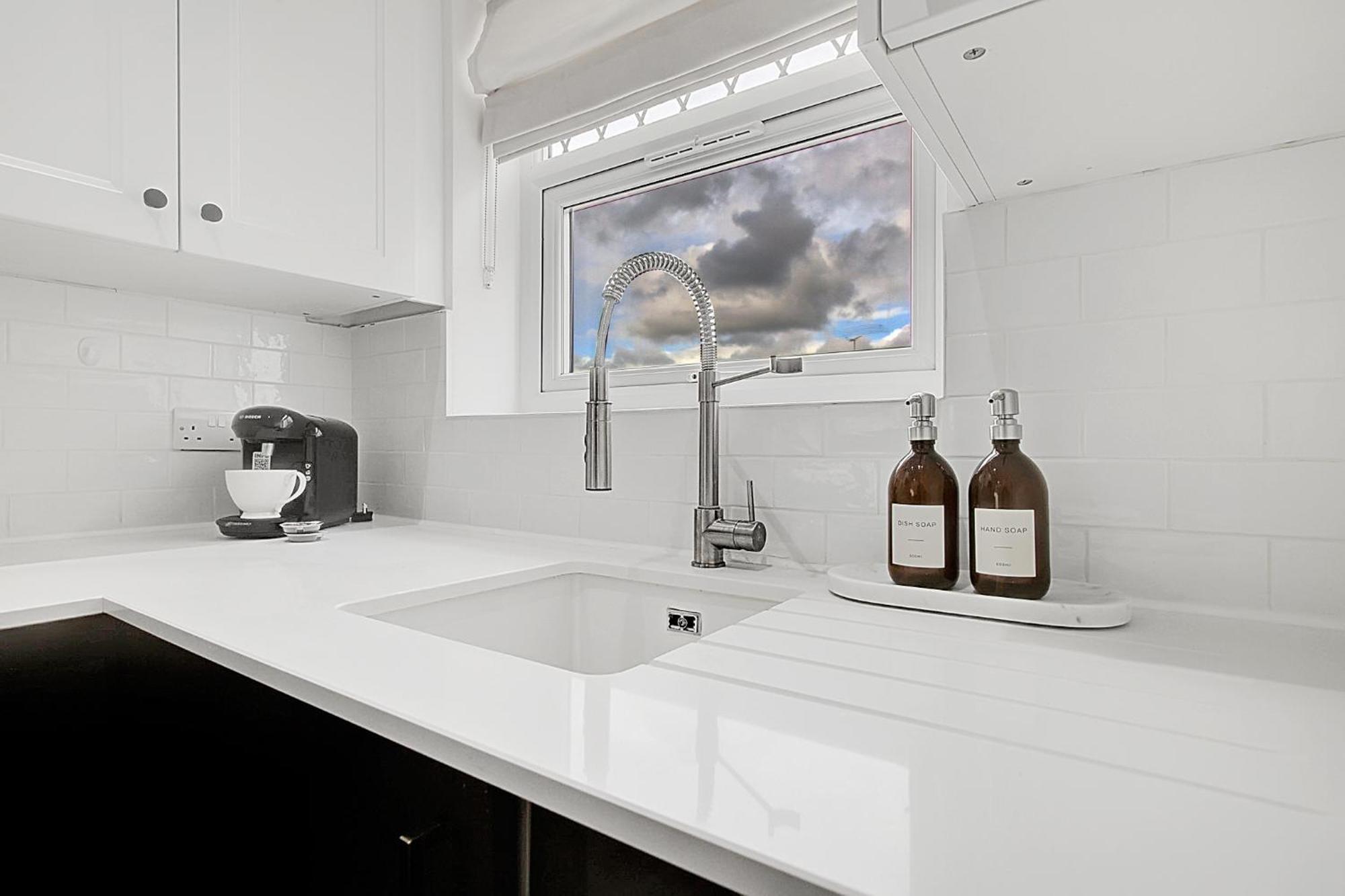 Quality Apartments Close To Tube ヘンドン エクステリア 写真