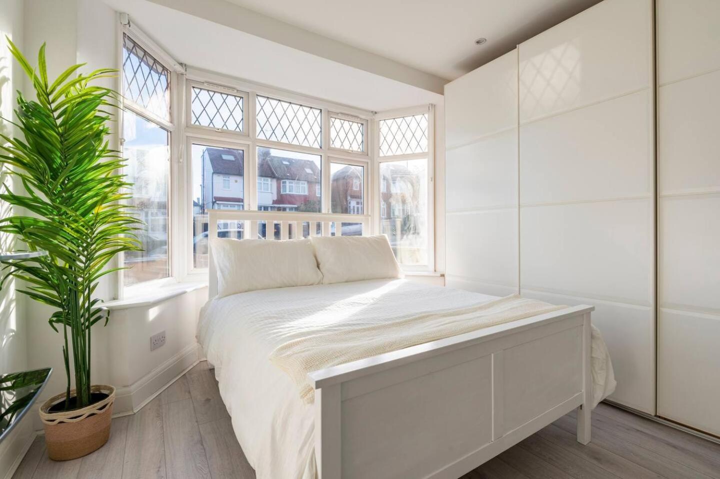 Quality Apartments Close To Tube ヘンドン エクステリア 写真