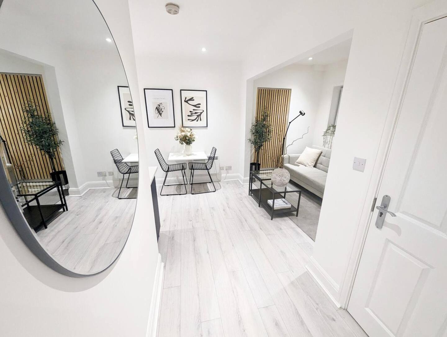 Quality Apartments Close To Tube ヘンドン エクステリア 写真