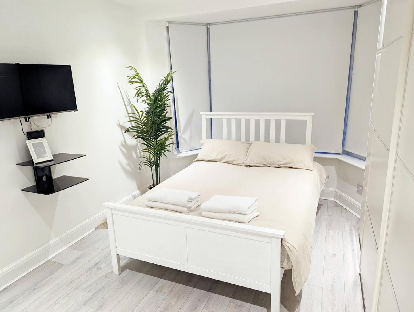 Quality Apartments Close To Tube ヘンドン エクステリア 写真