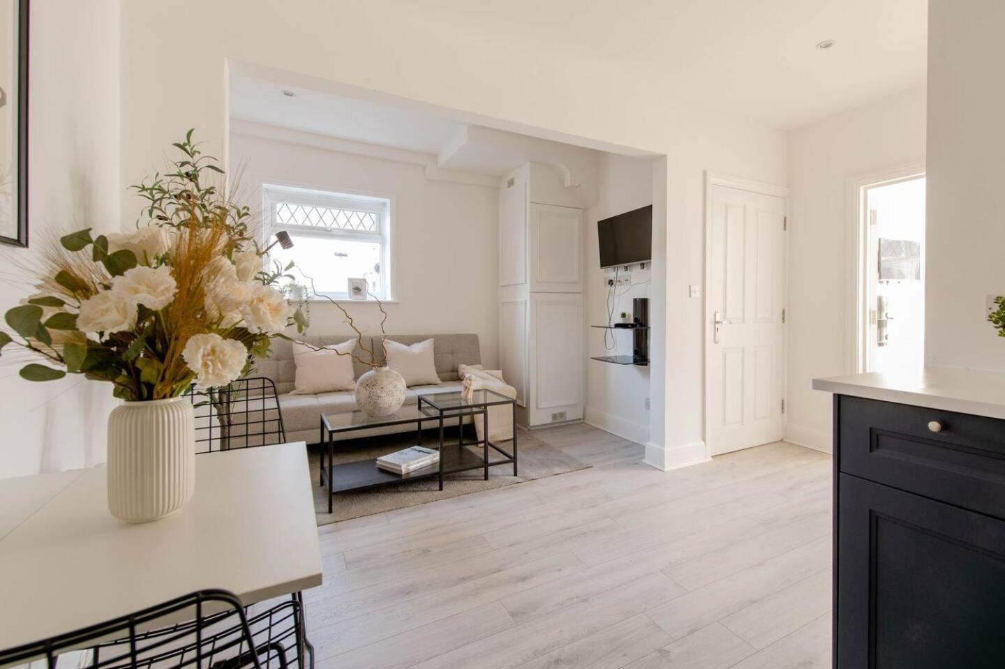 Quality Apartments Close To Tube ヘンドン エクステリア 写真