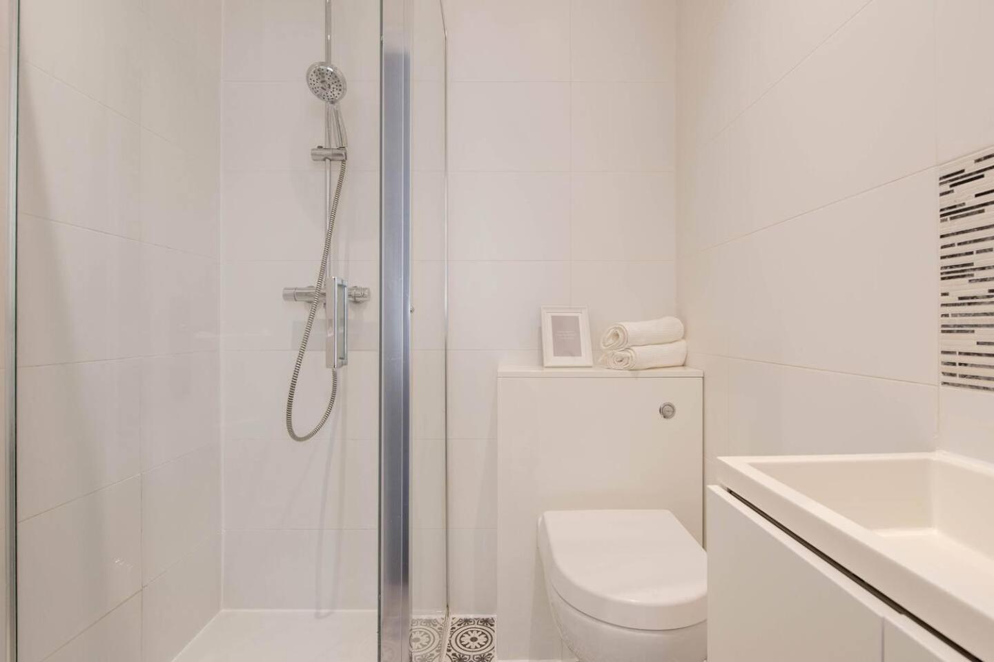 Quality Apartments Close To Tube ヘンドン エクステリア 写真