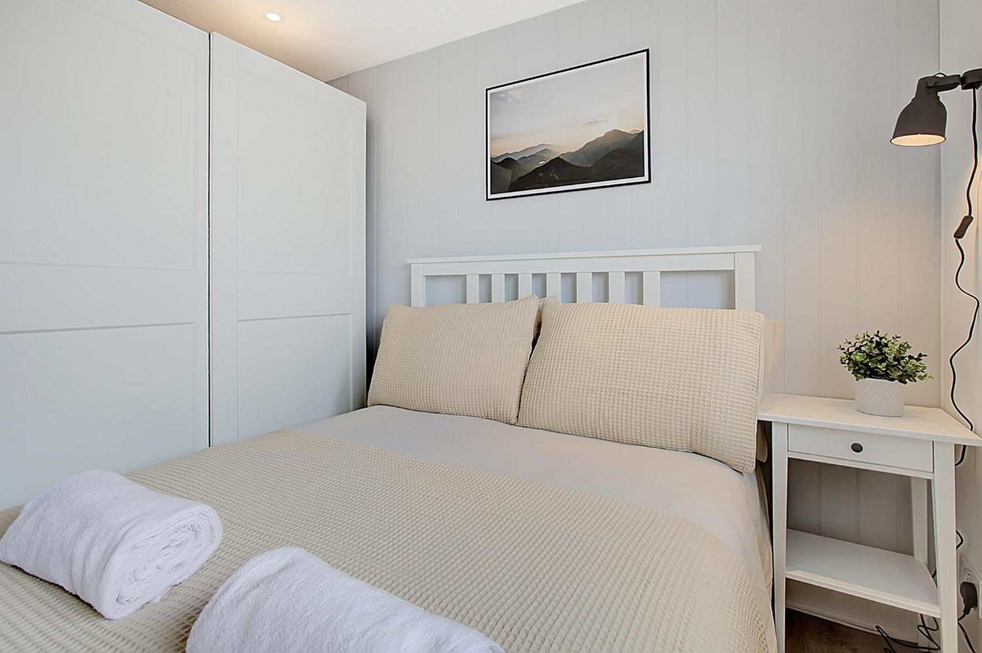 Quality Apartments Close To Tube ヘンドン エクステリア 写真