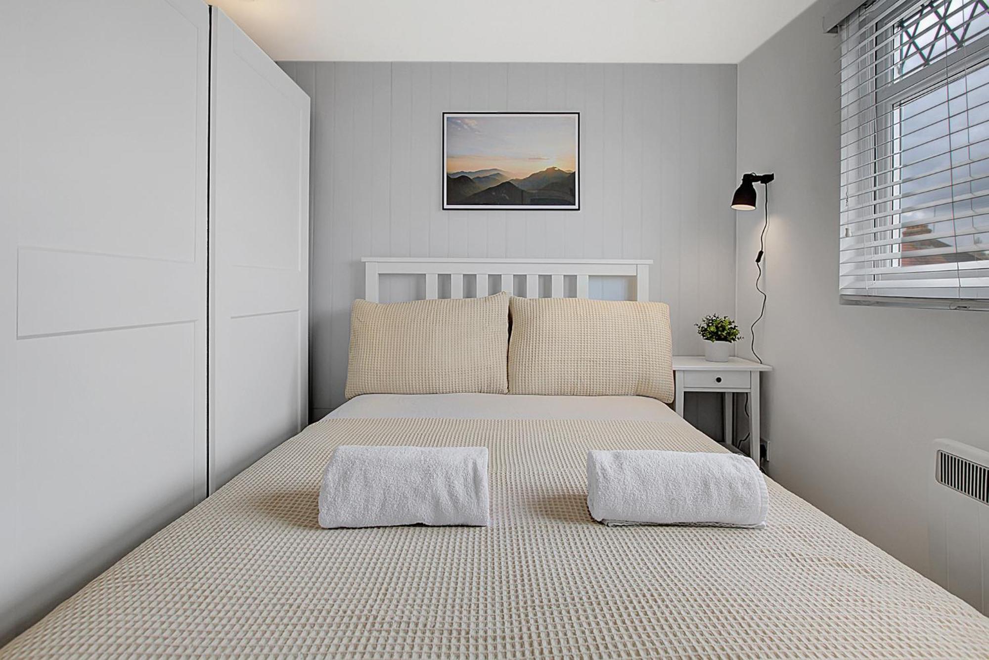 Quality Apartments Close To Tube ヘンドン エクステリア 写真