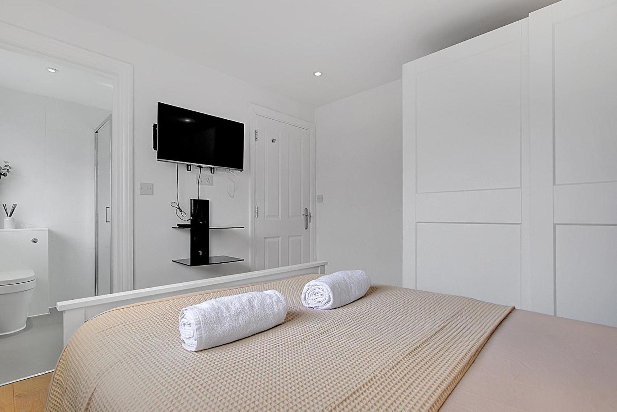 Quality Apartments Close To Tube ヘンドン エクステリア 写真